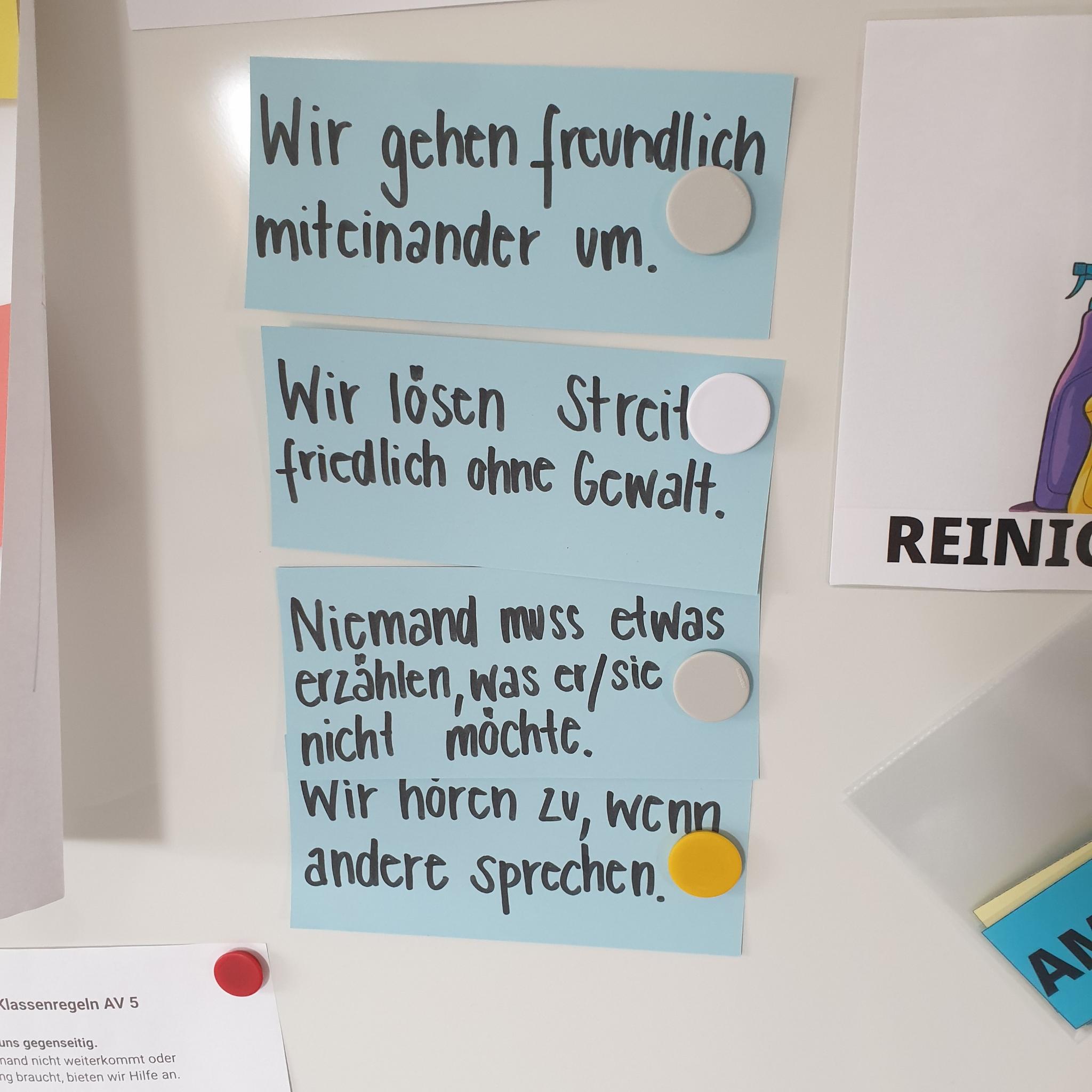 Klassenregeln auf blauen Karten